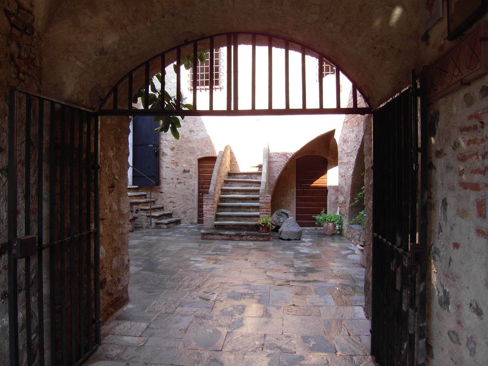 008 - Entree du Musee d-Aleria.JPG